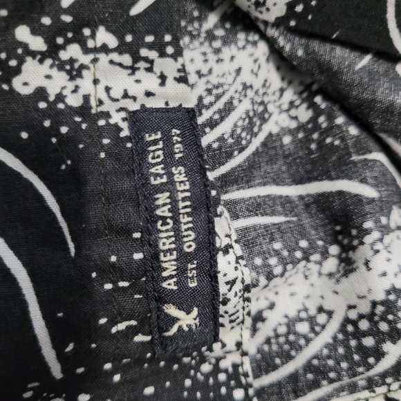 American Eagle Seriously Soft 100% Cotton graphic black and white button down M - Picture 4 of 6